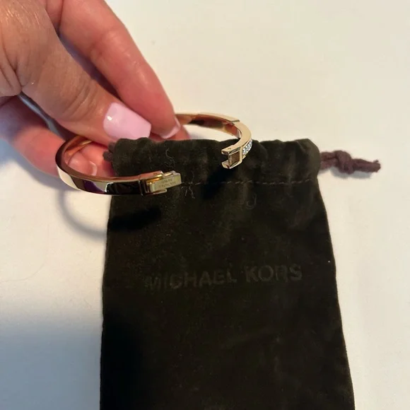 MICHEAL KORS • Gold Bangle w/ Diamonds • - Picture 7 of 8